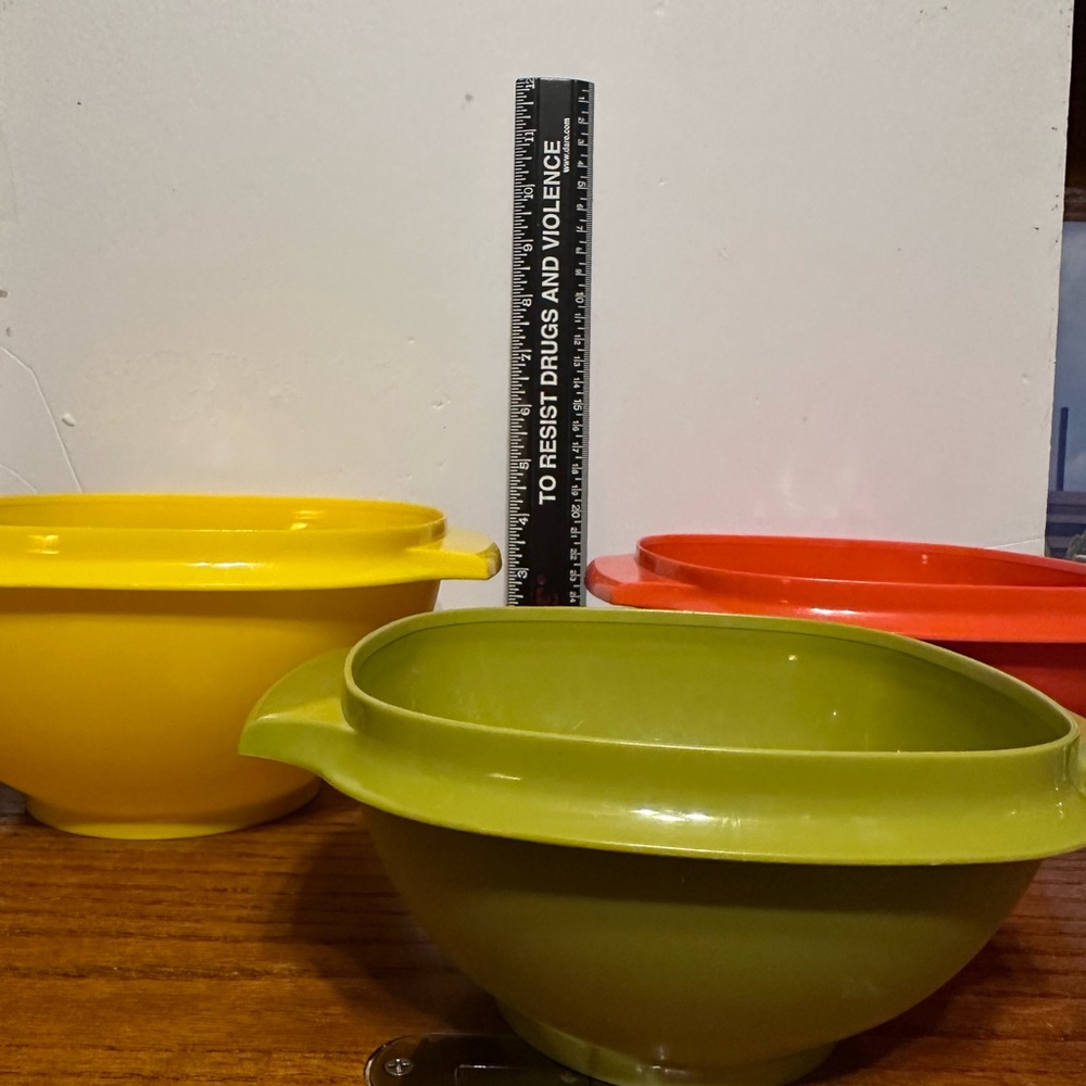Tupperware Food Storage Bowls Yellow and Orange - Picture 5 of 5